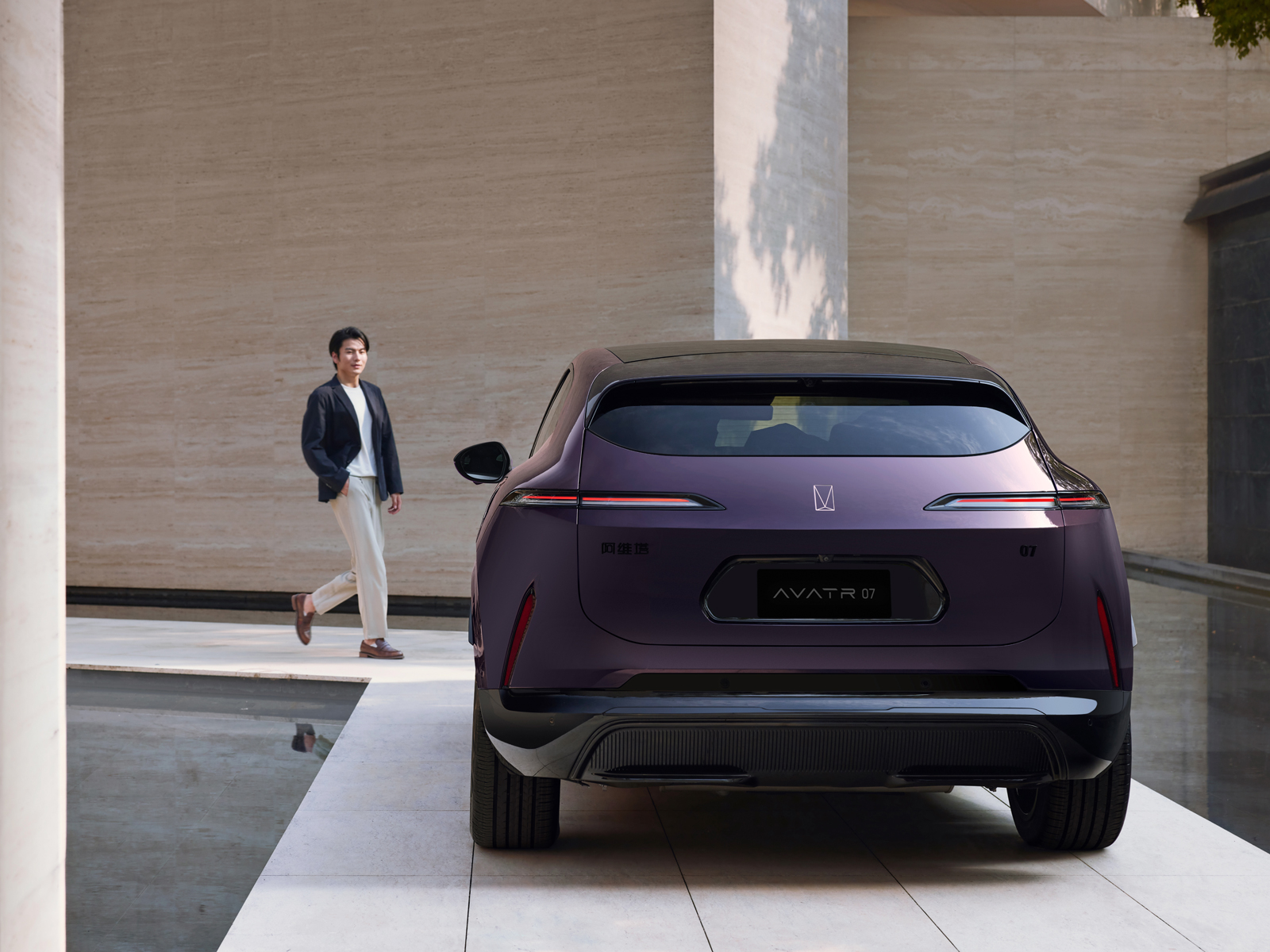 Back view of Avatr 07 – Intelligent Luxury Reimagined