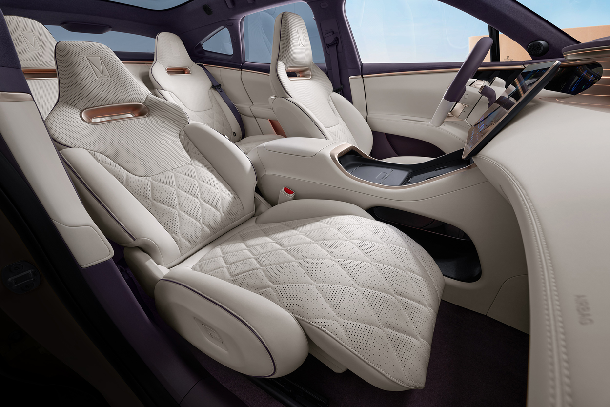 Front Dual Zero Gravity Seats feature image 1